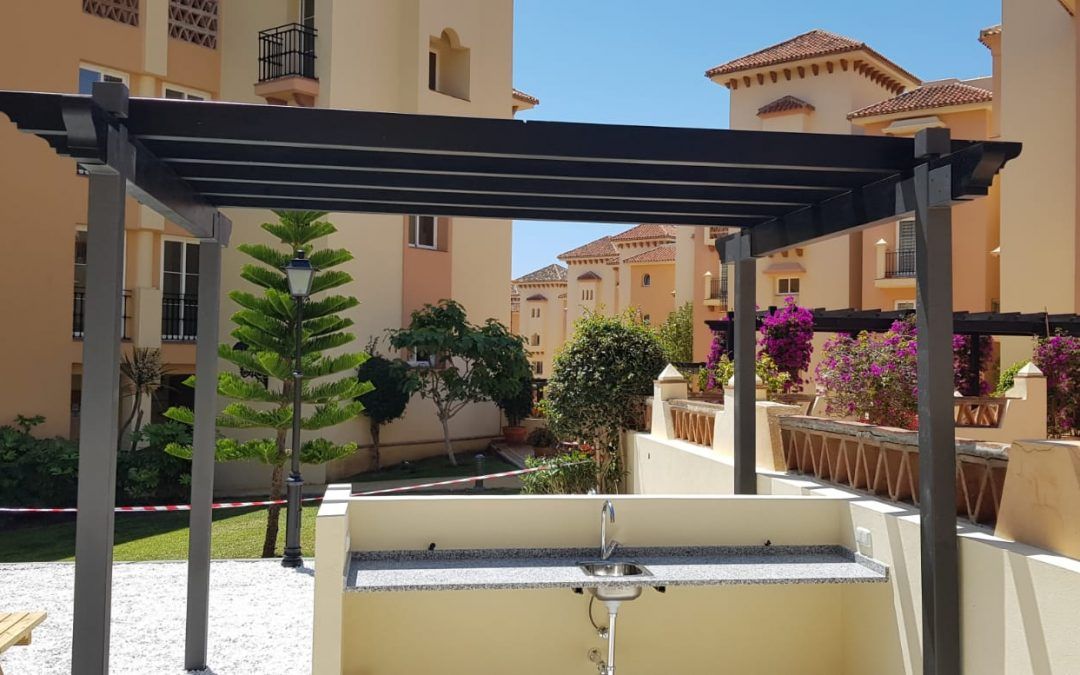 Pergola de madera laminada en hotel Marriott’s Marbella